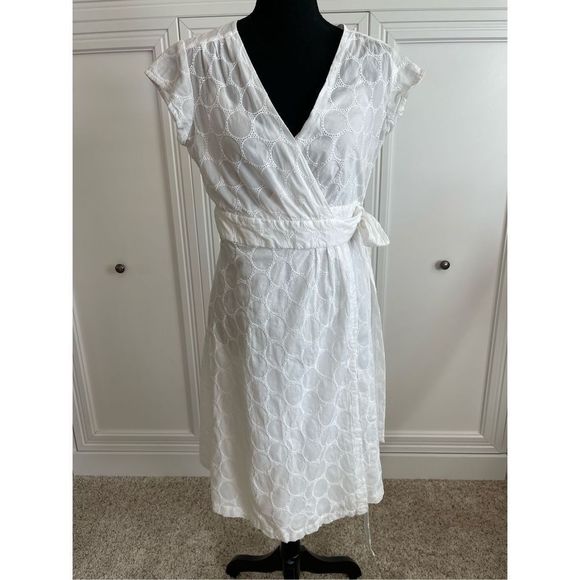 Banana Republic Dresses & Skirts - Banana Republic  white eyelet crochet dress, ladies size 8 